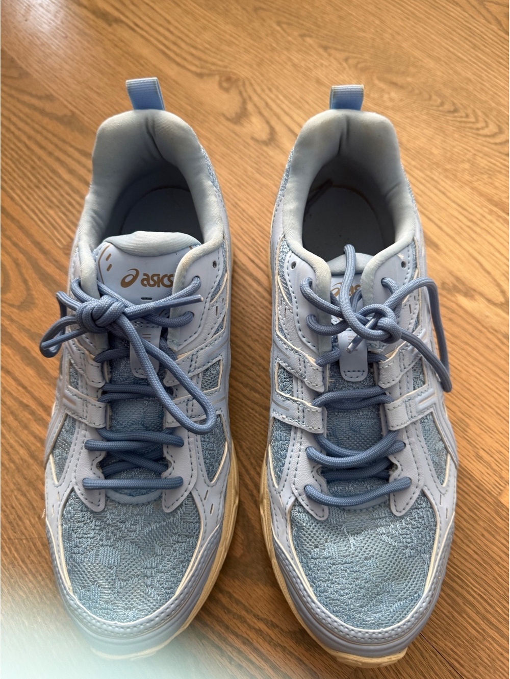 ASICS Women's Size 8.5 Light Blue Sneakers in Good Condition - Picture 3 of 10